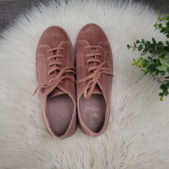 Joie ‘Daryl’ millennial pink velvet sneaker size 6 - Picture 6 of 13